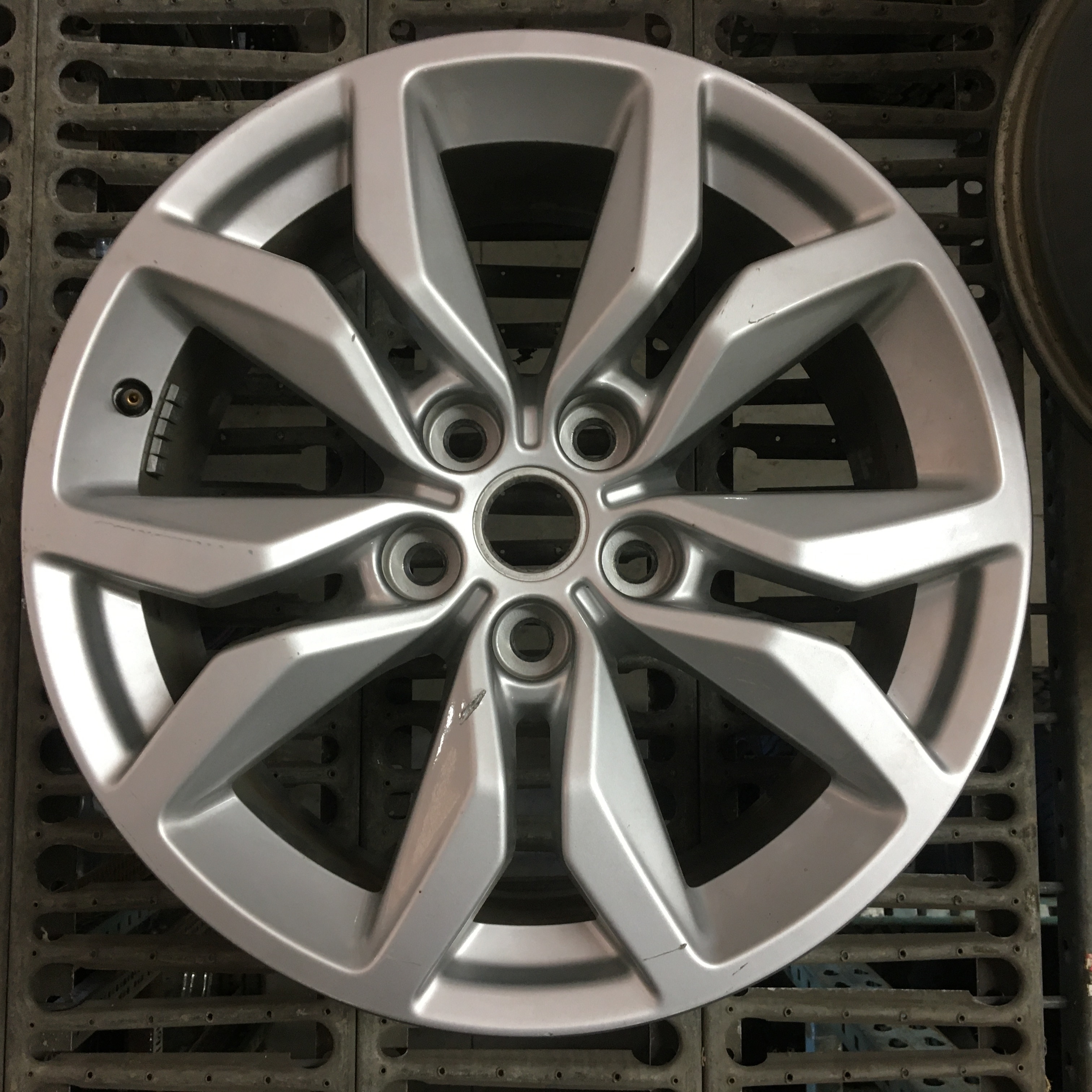 2016 2017 2018 Chevrolet Impala 18" OEM Rim Wheel 5712 | eBay What Size Tires Are On A 2017 Chevy Impala